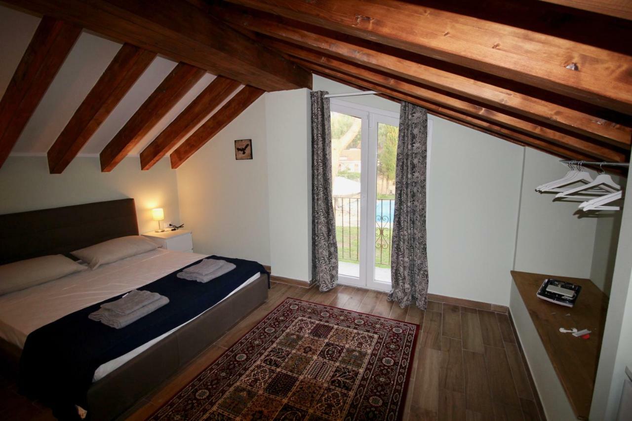Katana Suites Beach Аньоне Бани Екстериор снимка